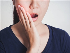 你的牙齿可能比年龄还老，5个信号早就提醒你了